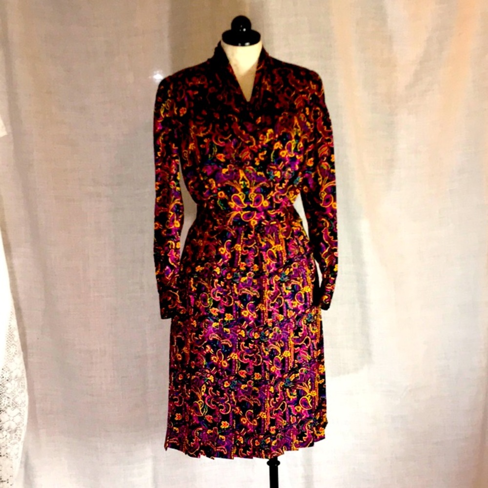 Vintage Doncaster silk 2 piece outfit, size 6, soft multicolor design on black